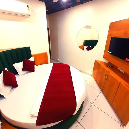 Hotel Suncity Ахмедабад Экстерьер фото