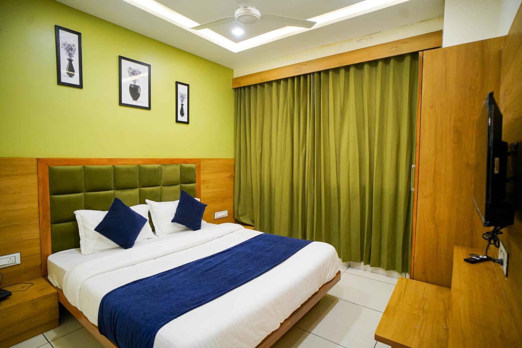 Hotel Suncity Ахмедабад Экстерьер фото